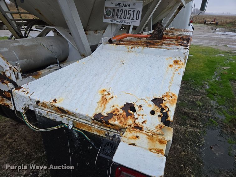 image for item DX1572 1986 International 1954 fertilizer delivery truck