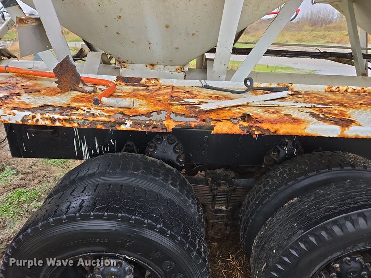 image for item DX1572 1986 International 1954 fertilizer delivery truck