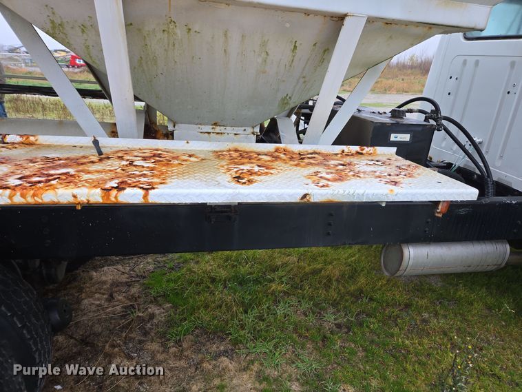 image for item DX1572 1986 International 1954 fertilizer delivery truck