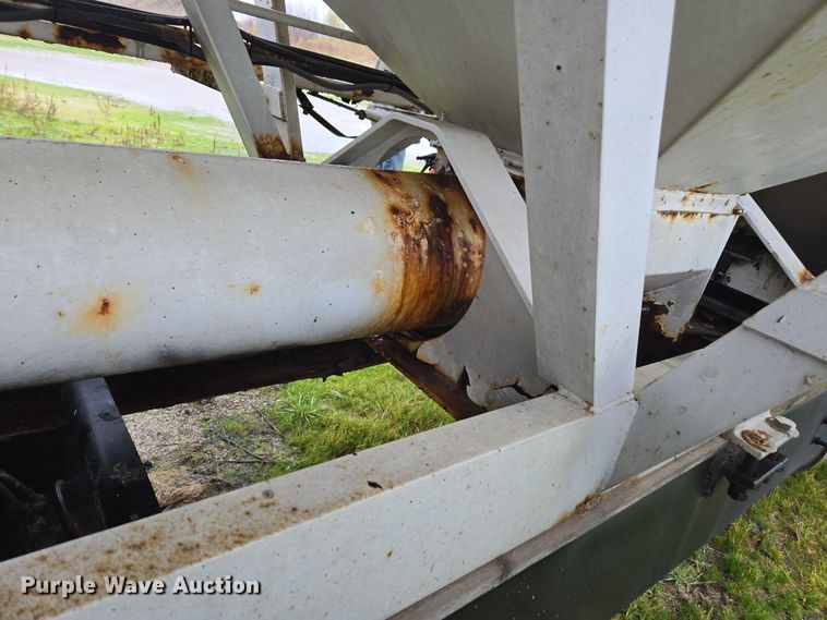 image for item DX1572 1986 International 1954 fertilizer delivery truck