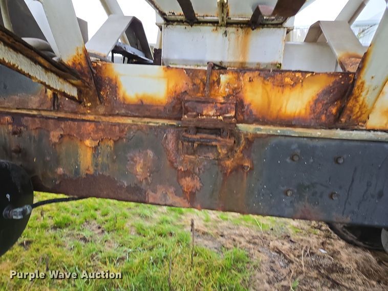 image for item DX1572 1986 International 1954 fertilizer delivery truck