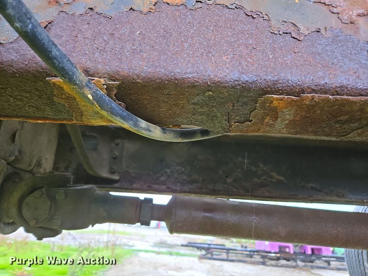 image for item DX1572 1986 International 1954 fertilizer delivery truck