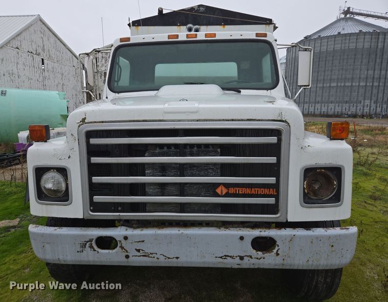 image for item DX1572 1986 International 1954 fertilizer delivery truck