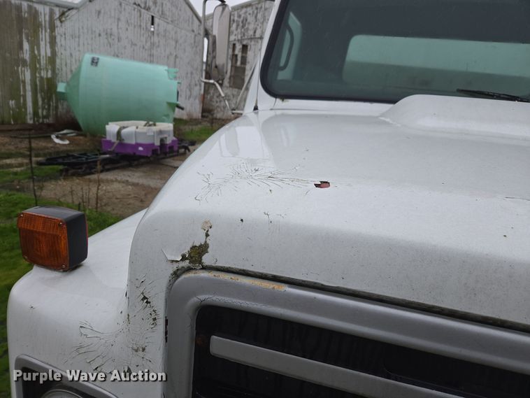 image for item DX1572 1986 International 1954 fertilizer delivery truck