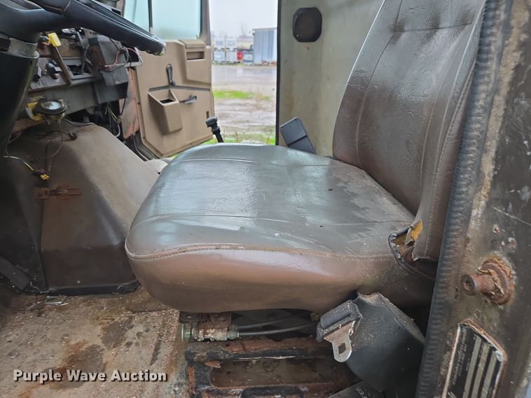 image for item DX1572 1986 International 1954 fertilizer delivery truck