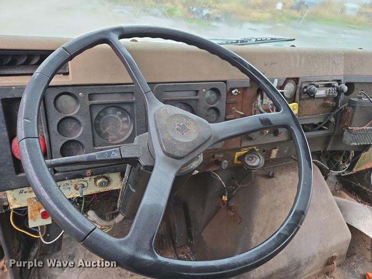 image for item DX1572 1986 International 1954 fertilizer delivery truck