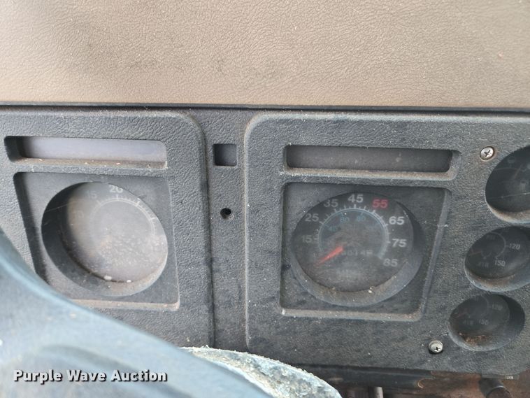 image for item DX1572 1986 International 1954 fertilizer delivery truck