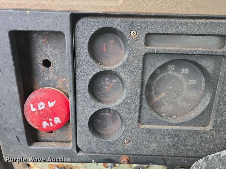 image for item DX1572 1986 International 1954 fertilizer delivery truck