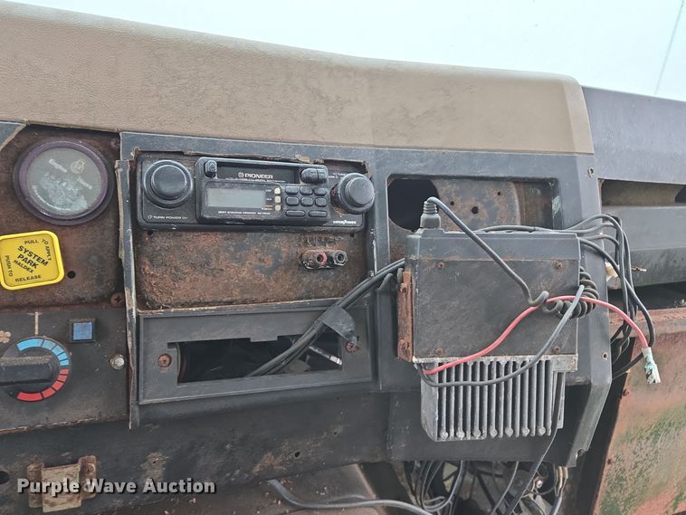 image for item DX1572 1986 International 1954 fertilizer delivery truck