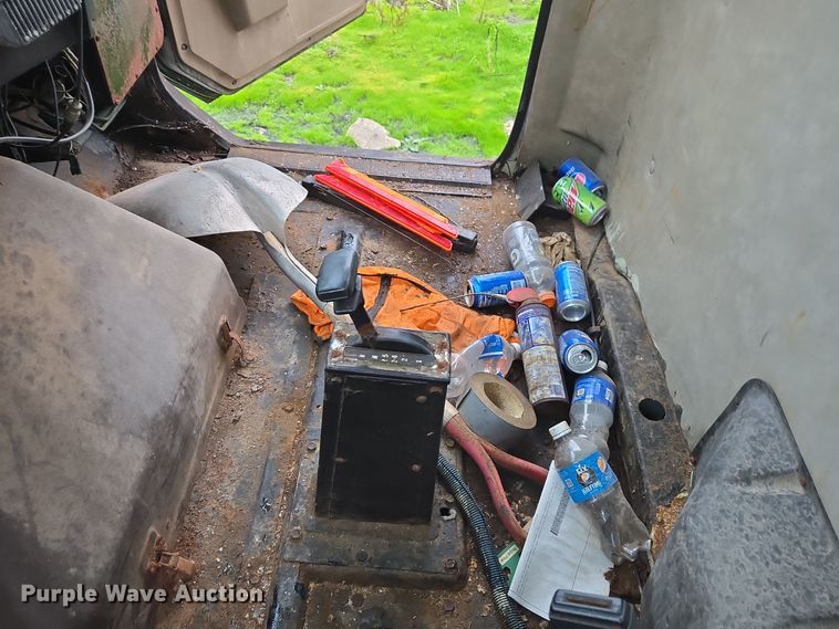 image for item DX1572 1986 International 1954 fertilizer delivery truck