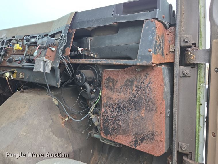 image for item DX1572 1986 International 1954 fertilizer delivery truck