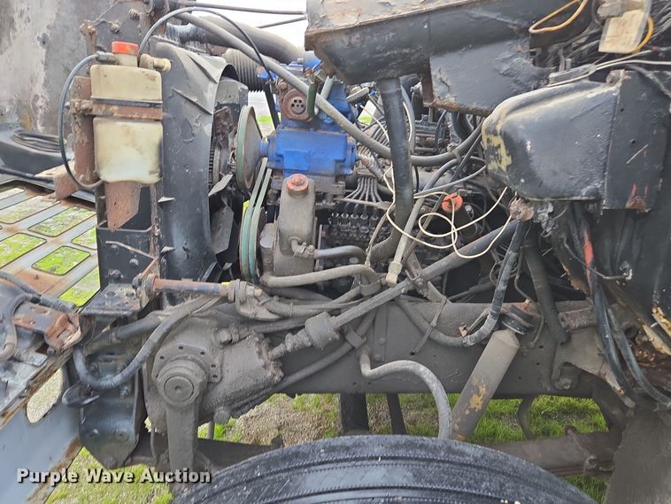 image for item DX1572 1986 International 1954 fertilizer delivery truck