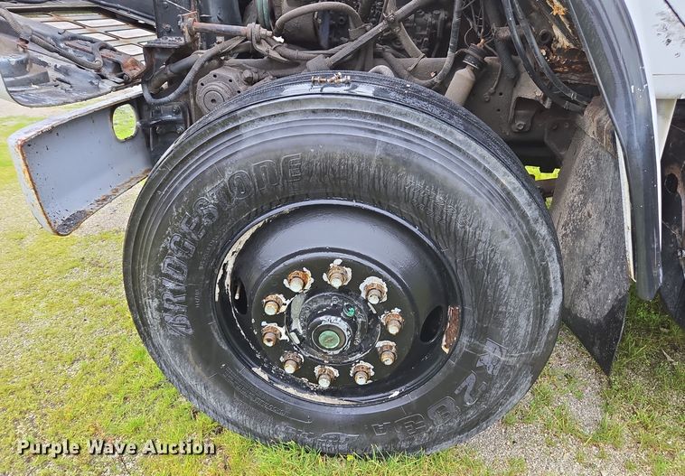 image for item DX1572 1986 International 1954 fertilizer delivery truck