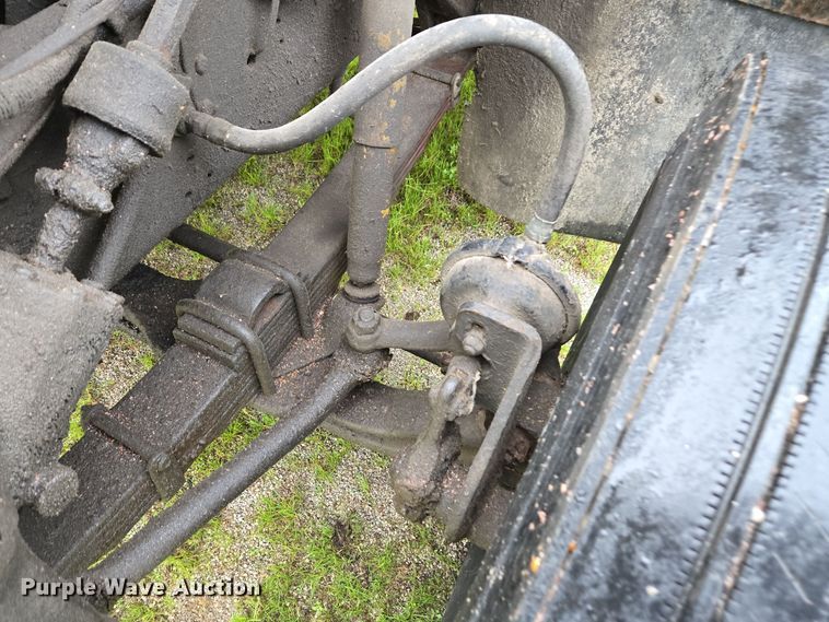 image for item DX1572 1986 International 1954 fertilizer delivery truck