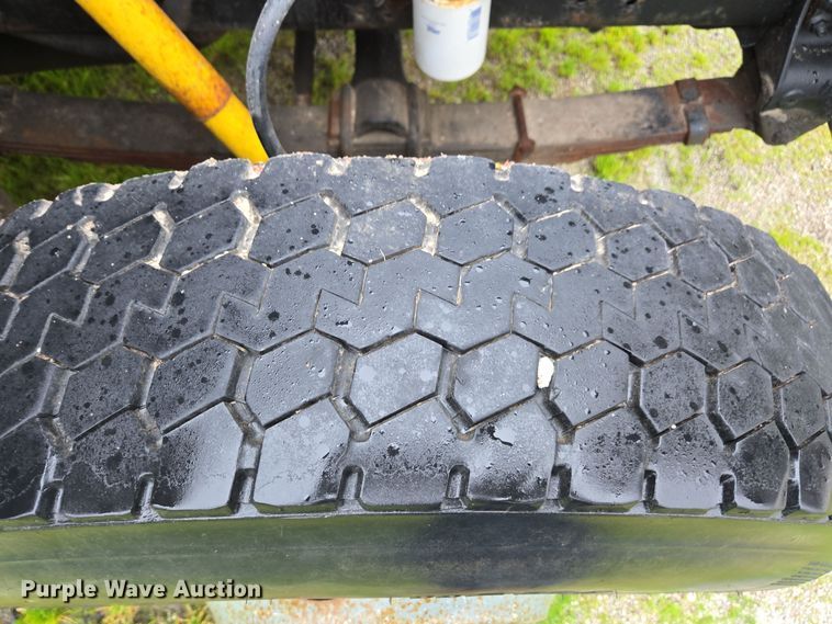 image for item DX1572 1986 International 1954 fertilizer delivery truck