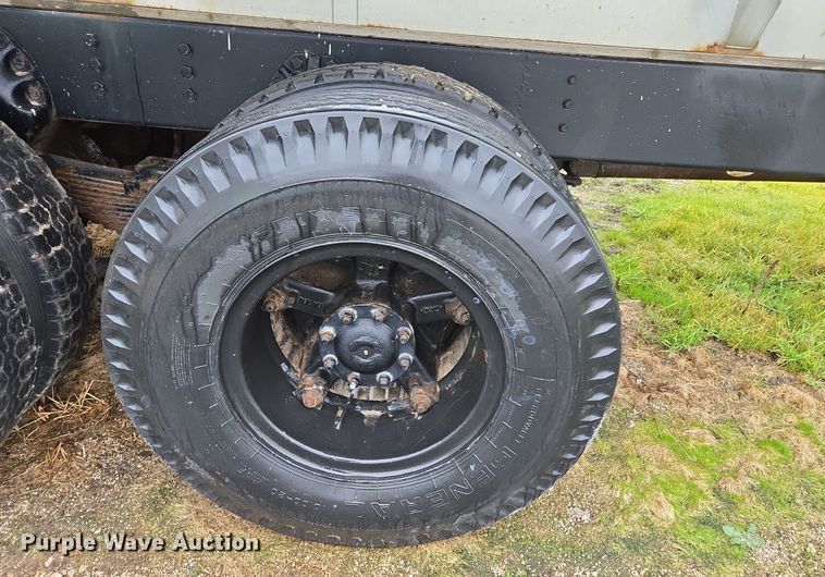 image for item DX1572 1986 International 1954 fertilizer delivery truck