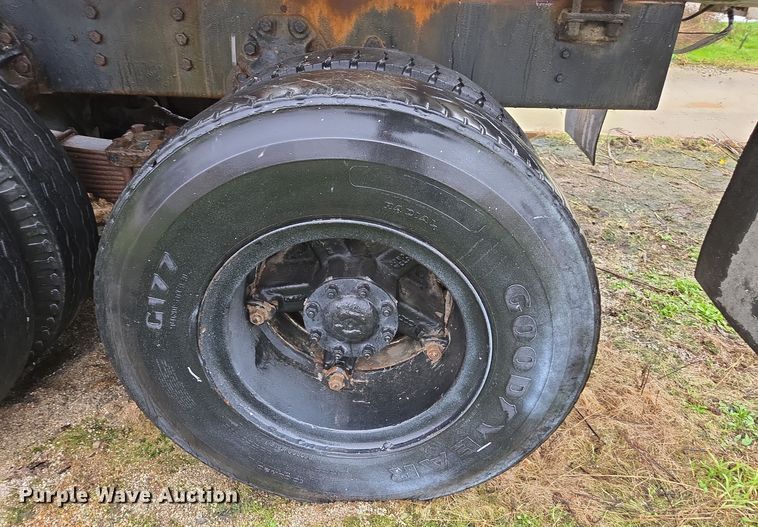 image for item DX1572 1986 International 1954 fertilizer delivery truck