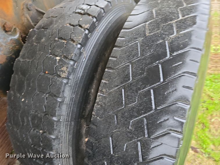 image for item DX1572 1986 International 1954 fertilizer delivery truck