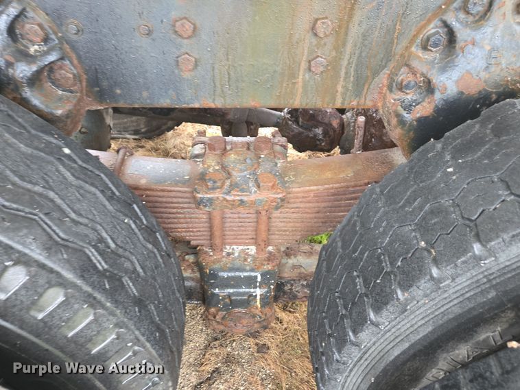 image for item DX1572 1986 International 1954 fertilizer delivery truck