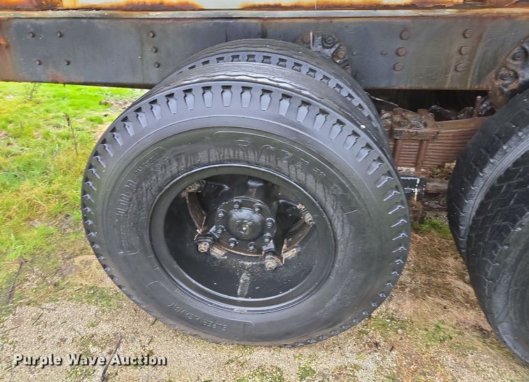 image for item DX1572 1986 International 1954 fertilizer delivery truck