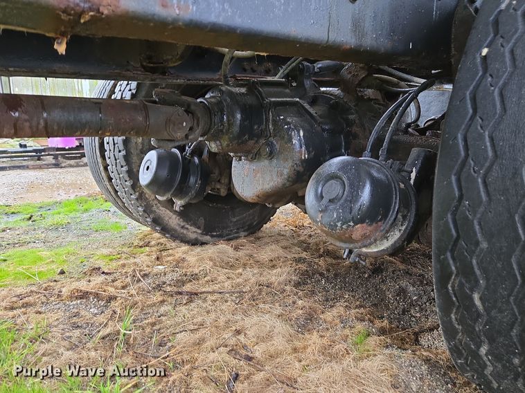 image for item DX1572 1986 International 1954 fertilizer delivery truck