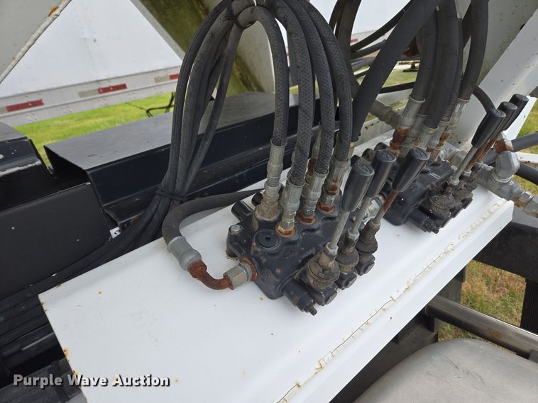 image for item DX1627 2008 Magnolia seed tender trailer