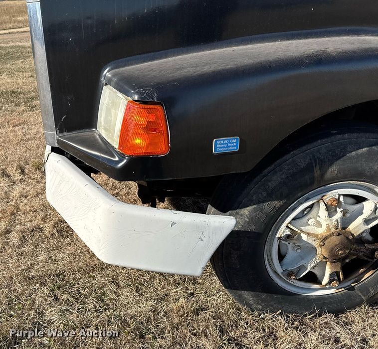 image for item DX3900 1989 White GMC semi truck