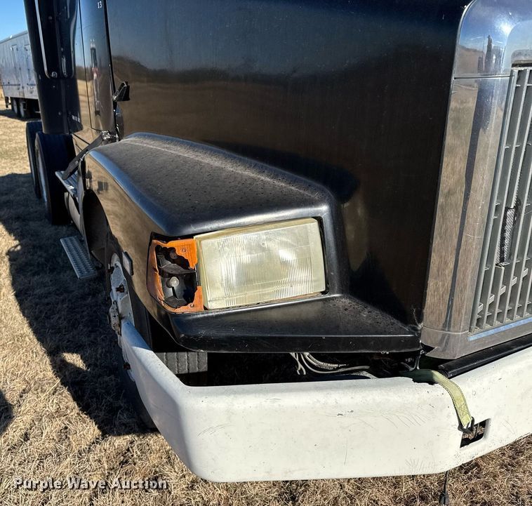 image for item DX3900 1989 White GMC semi truck