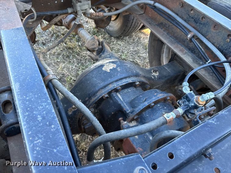 image for item DX3900 1989 White GMC semi truck