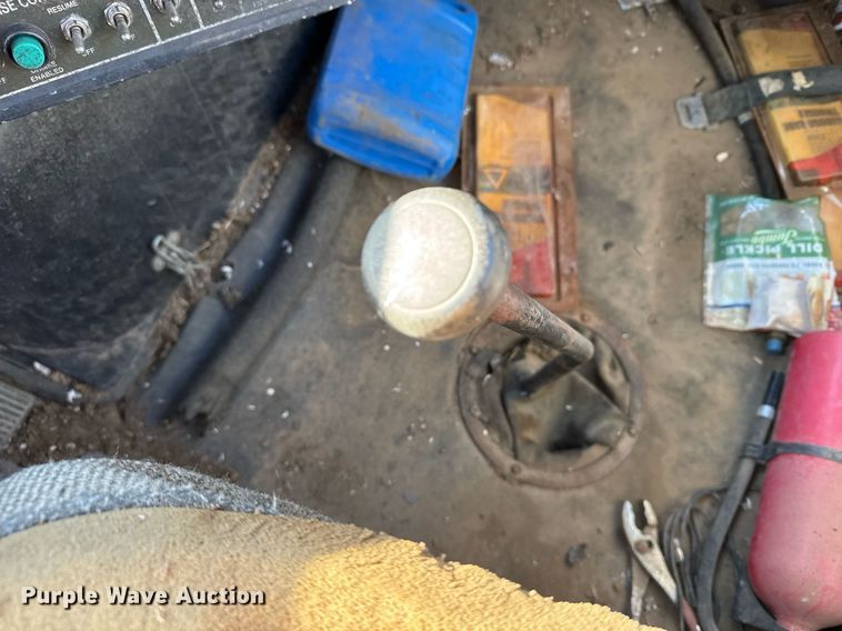 image for item DX3900 1989 White GMC semi truck