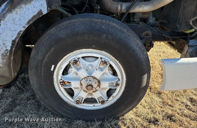 image for item DX3900 1989 White GMC semi truck