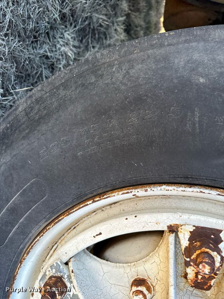 image for item DX3900 1989 White GMC semi truck