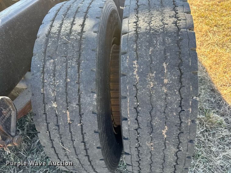 image for item DX3900 1989 White GMC semi truck