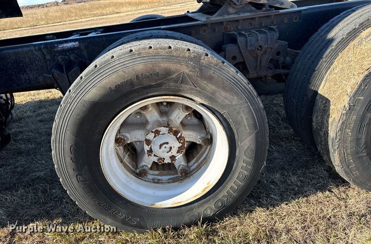 image for item DX3900 1989 White GMC semi truck