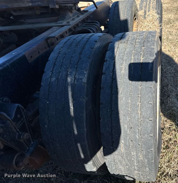 image for item DX3900 1989 White GMC semi truck