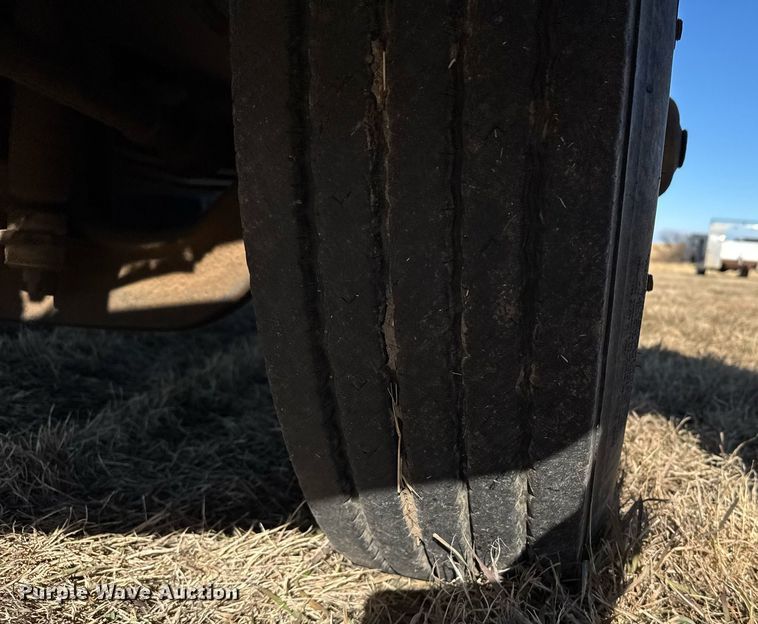 image for item DX3900 1989 White GMC semi truck