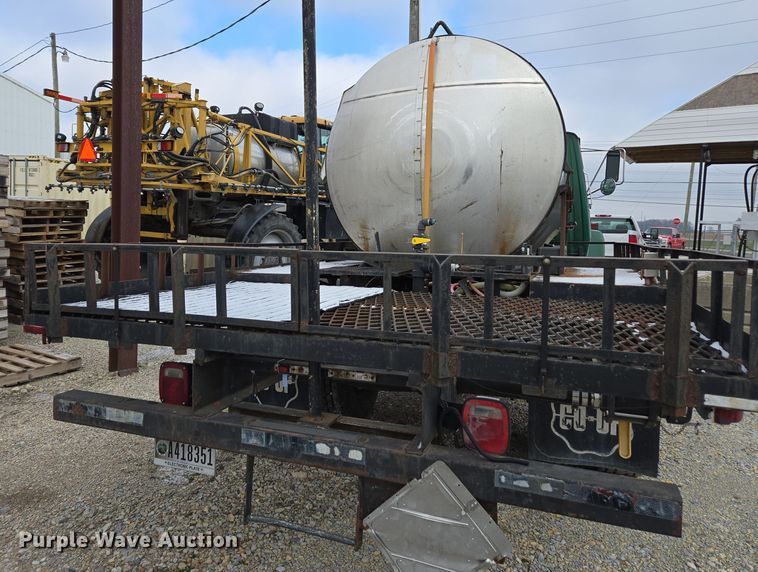 image for item EE7951 1994 Ford L7000 tank truck