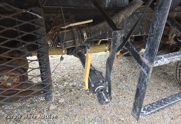 image for item EE7951 1994 Ford L7000 tank truck