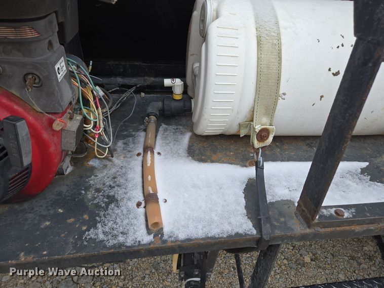 image for item EE7951 1994 Ford L7000 tank truck