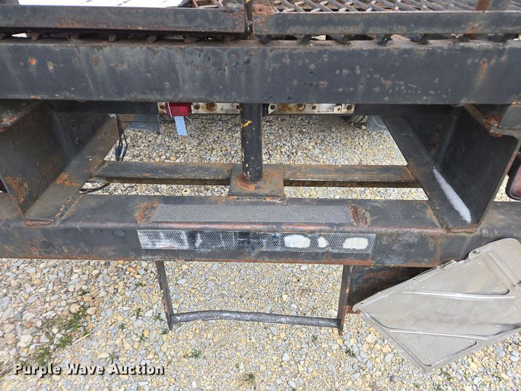 image for item EE7951 1994 Ford L7000 tank truck