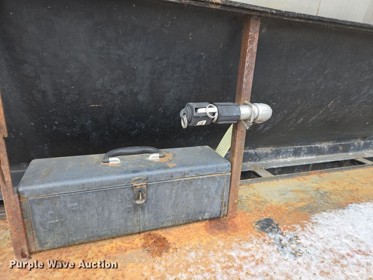 image for item EE7951 1994 Ford L7000 tank truck