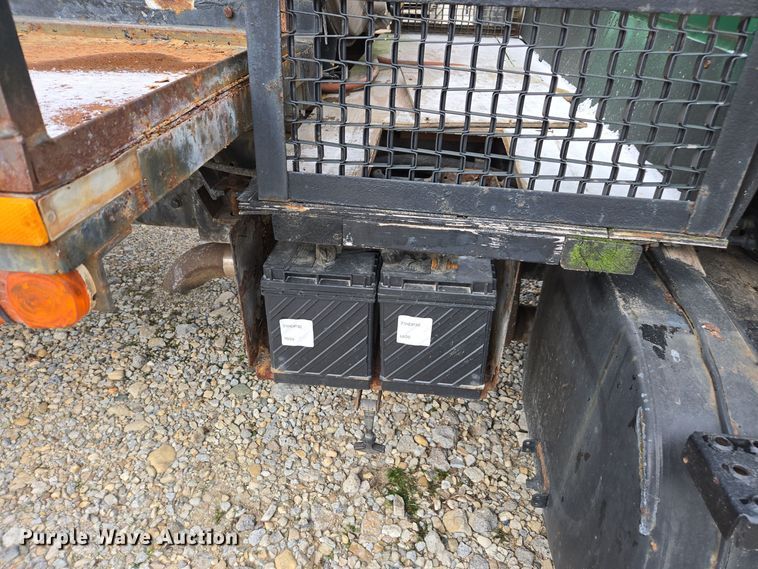 image for item EE7951 1994 Ford L7000 tank truck