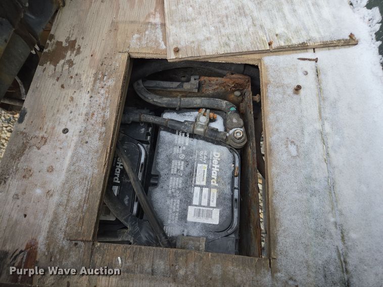 image for item EE7951 1994 Ford L7000 tank truck