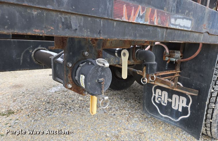 image for item EE7951 1994 Ford L7000 tank truck