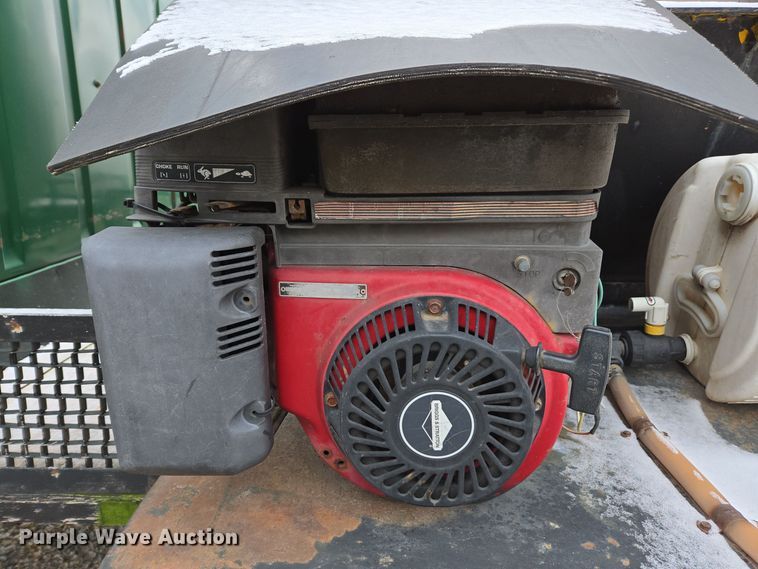 image for item EE7951 1994 Ford L7000 tank truck