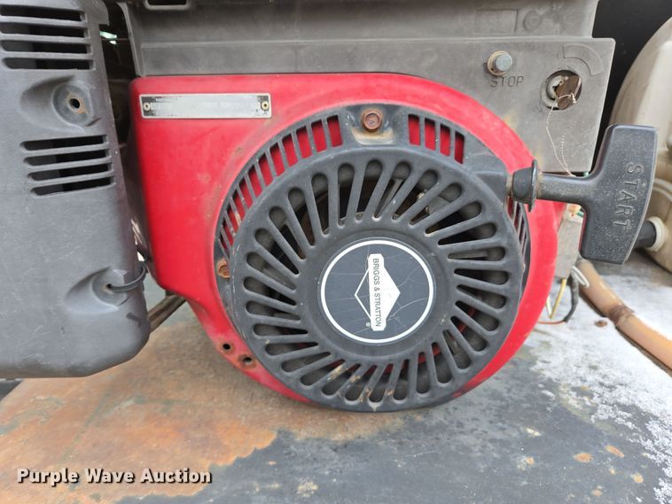 image for item EE7951 1994 Ford L7000 tank truck