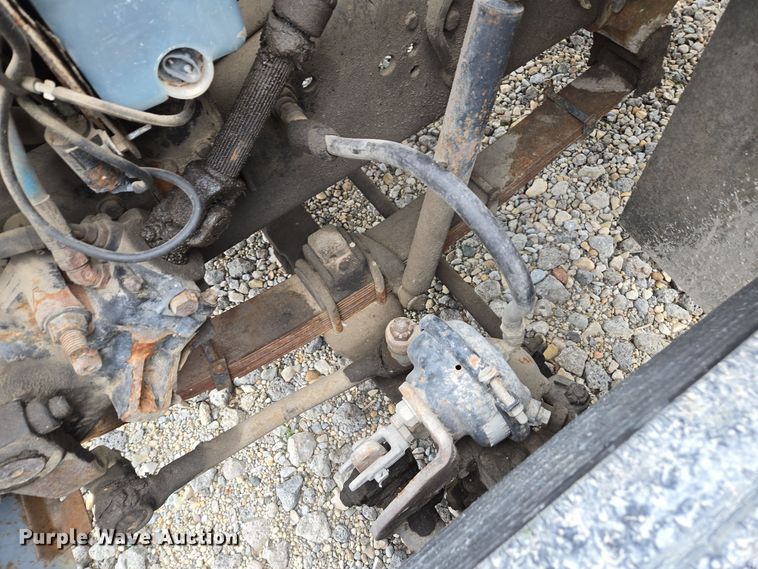 image for item EE7951 1994 Ford L7000 tank truck