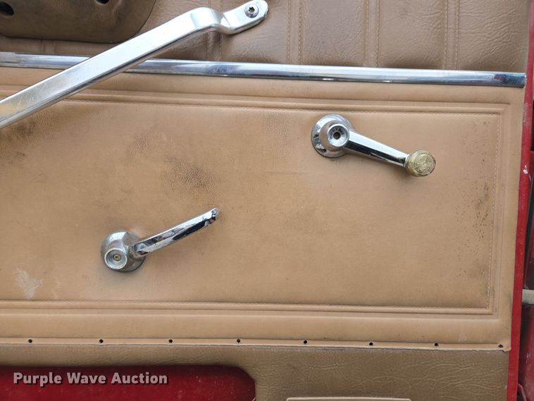 image for item EE7951 1994 Ford L7000 tank truck