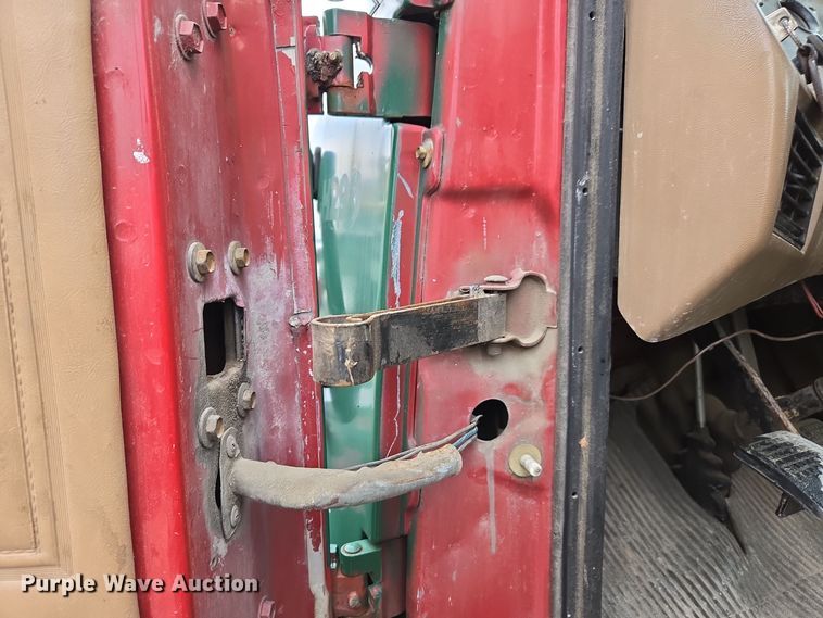 image for item EE7951 1994 Ford L7000 tank truck