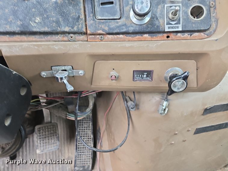 image for item EE7951 1994 Ford L7000 tank truck